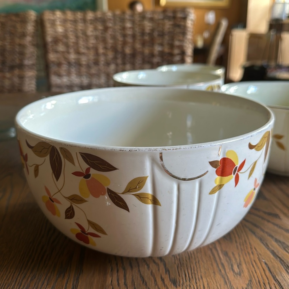 Lrg Vintage Hall's Superior Quality Kitchenware Serving Bowl GUC‎ no cracks/chip